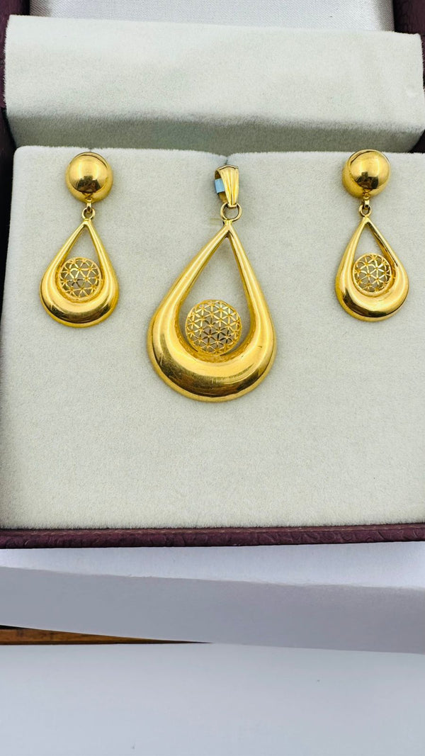 Teardrop Bloom Pendant